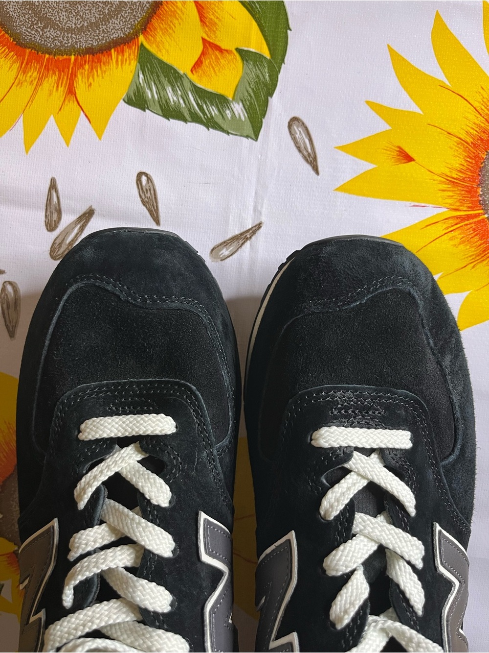 Men’s New Balance 574 Classic Black & White Running Sneakers - US M11 - Picture 13 of 15